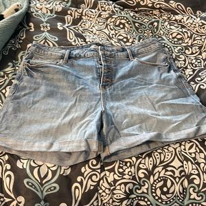 Size 14 Old Navy high rise secret slim pockets button front shorts
